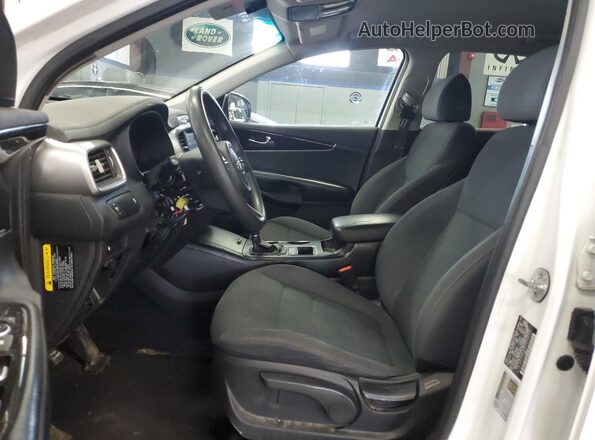 5XYPGDA32JG344208 2018 KIA SORENTO Белый Вид салона спереди