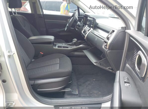 5XYRG4LC3MG068342 2021 KIA SORENTO Серебряный Вид салона спереди