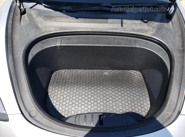 5YJ3E1EB0JF083446 2018 TESLA MODEL Silver უკანა სალონის ხედი