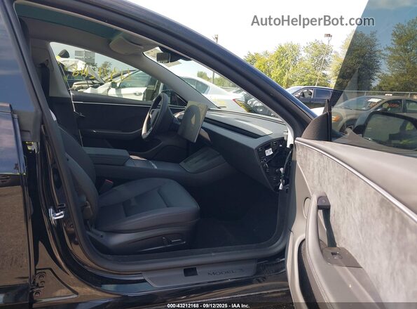 5YJ3E1EB5SF926431 2025 TESLA MODEL 3 Черный Вид салона спереди