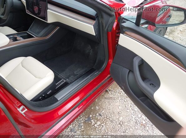 5YJSA1E52SF549185 2025 TESLA MODEL S Красный Вид салона спереди