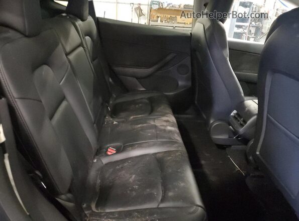 5YJYGDEE0MF190285 2021 TESLA MODEL Gray Widok tylnych siedzeń