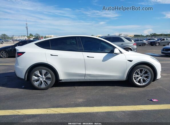 5YJYGDEE4MF252819 2021 TESLA MODEL Y White უკანა სალონის ხედი