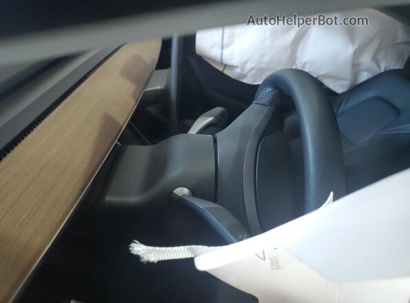 5YJYGDEE9MF249222 2021 TESLA MODEL Red Widok deski rozdzielczej