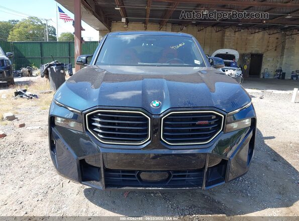 5YM33CS09R9V32737 2024 BMW OTHER Зеленый Вид задней части салона