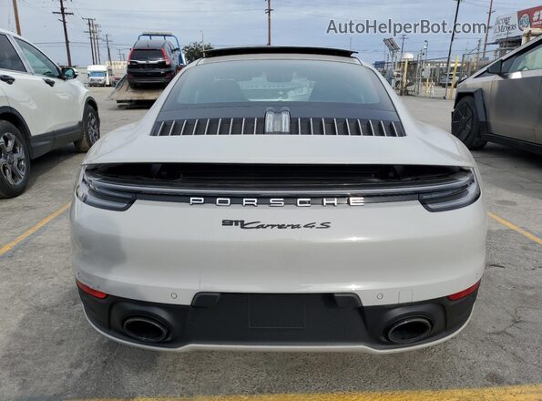 WP0AB2A93NS220803 2022 PORSCHE 911 Серебряный Вид салона спереди
