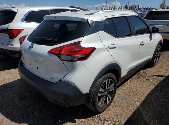 3N1CP5CU7JL500619 2018 NISSAN KICKS Белый Передняя правая четверть