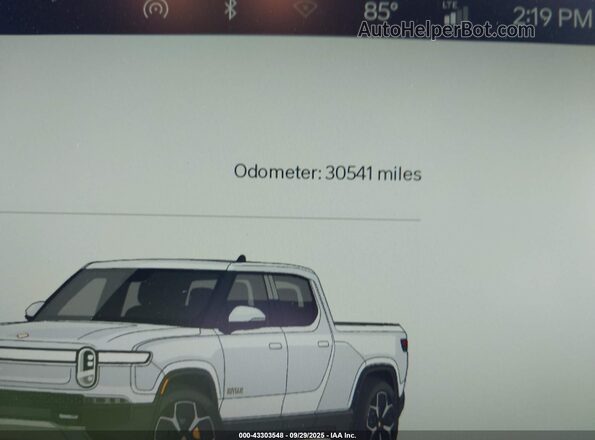 7FCTGAAA1NN015309 2022 RIVIAN R1T White Widok tylnych siedzeń