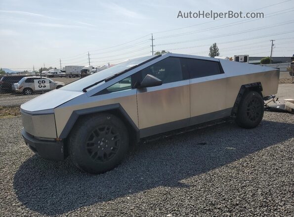 7G2CEHED5RA035120 2024 TESLA CYBERTRUCK Silver წინა მარცხენა ხედი სამი მეოთხედიდან