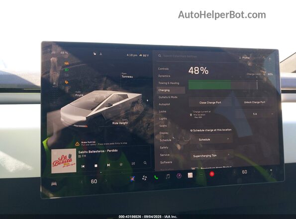 7G2CEHEE7SA061555 2025 TESLA CYBERTRUCK Silver Widok deski rozdzielczej