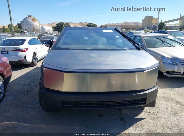 7G2CEHEE7SA061555 2025 TESLA CYBERTRUCK Silver Widok zestawu wskaźników