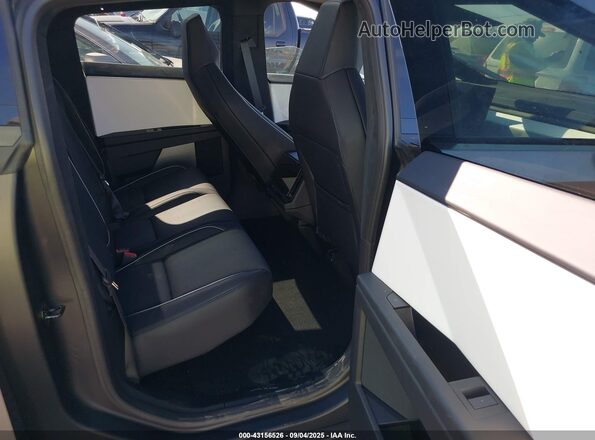 7G2CEHEE7SA061555 2025 TESLA CYBERTRUCK Silver Widok naklejki z numerem VIN