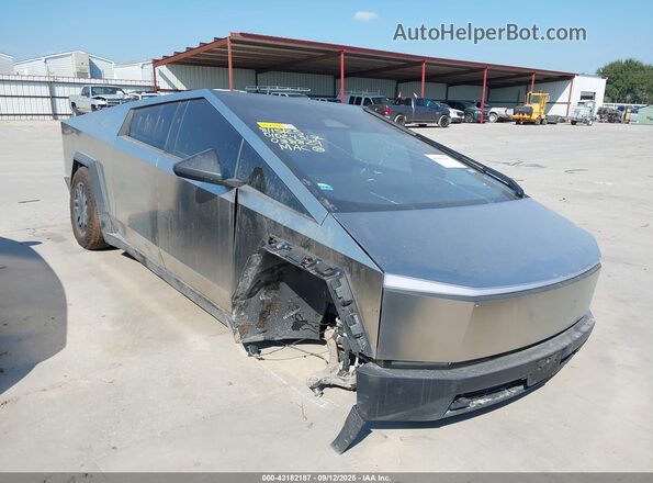 7G2CEHEEXRA038829 2024 TESLA CYBERTRUCK Silver წინა მარჯვენა
