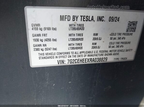 7G2CEHEEXRA038829 2024 TESLA CYBERTRUCK Silver ძრავის განყოფილების ხედი