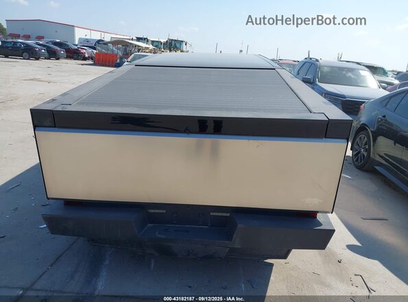 7G2CEHEEXRA038829 2024 TESLA CYBERTRUCK Silver 