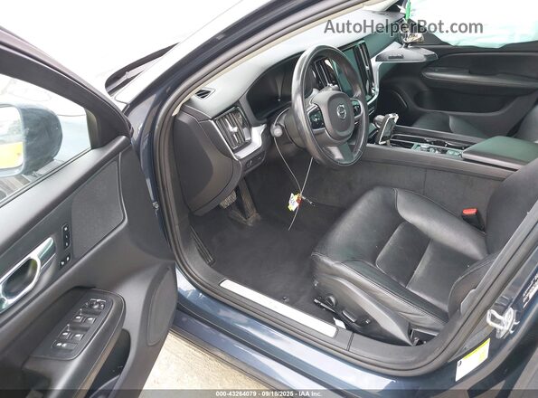 7JR102FK8LG040333 2020 VOLVO S60 Blue Вид салону спереду