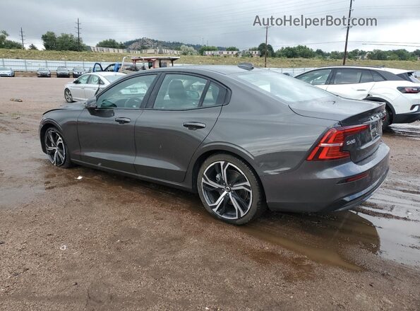 7JRL12GJ4SG365975 2025 VOLVO S60 Серый Задняя левая четверть