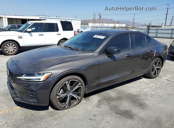 7JRL12TL4RG290440 2024 VOLVO S60 Charcoal Vista tres cuartos delantera izquierda