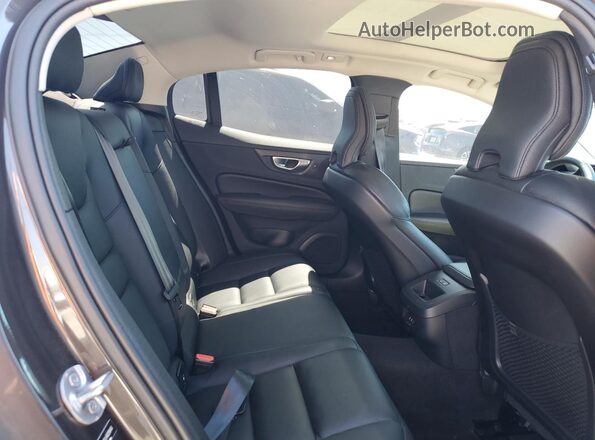 7JRL12TL4RG290440 2024 VOLVO S60 Charcoal Vista de los asientos traseros
