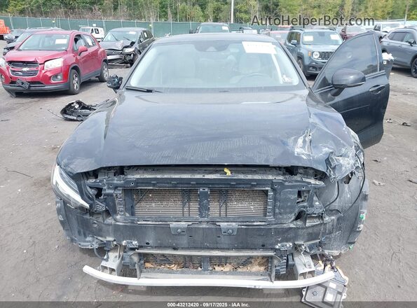 7JRL12TZ2NG176080 2022 VOLVO S60 Black Widok z przodu