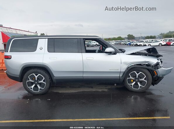 7PDSGABA3RN036435 2024 RIVIAN R1S Gray Rear interior view