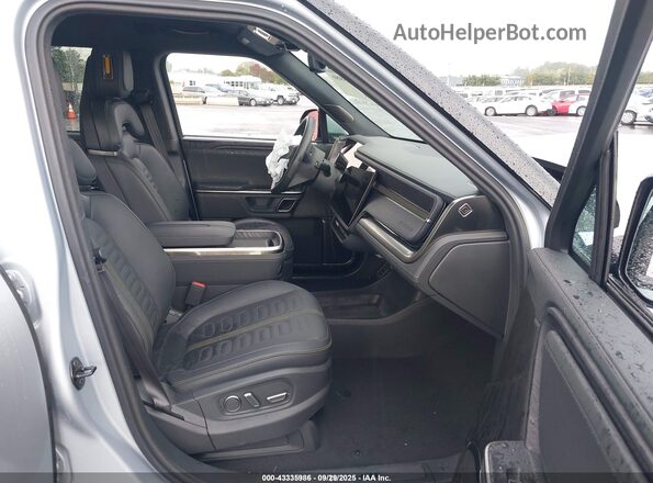 7PDSGABA3RN036435 2024 RIVIAN R1S Gray Front interior view