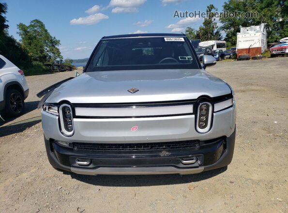 7PDSGBBA6RN038914 2024 RIVIAN R1S Серебряный Вид спереди
