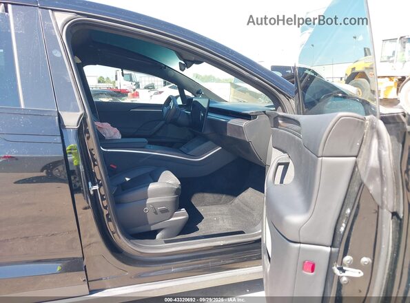 7SAXCDE5XPF413723 2023 TESLA MODEL X Черный Вид салона спереди
