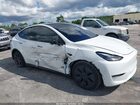 2025 Tesla Model Y Long Range Dual Motor All-wheel Drive White vin: 7SAYGAEE4SF283972