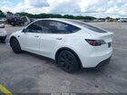 2025 Tesla Model Y Long Range Dual Motor All-wheel Drive White vin: 7SAYGAEE4SF283972