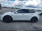 2025 Tesla Model Y Long Range Dual Motor All-wheel Drive White vin: 7SAYGAEE4SF283972