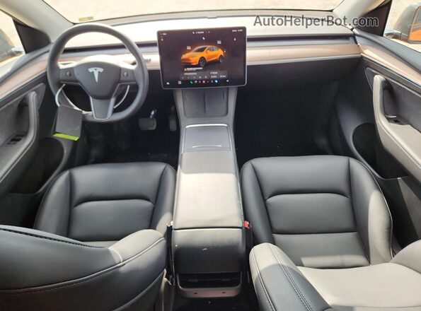 7SAYGDED0SF256406 2025 TESLA MODEL Красный Вид панели приборов