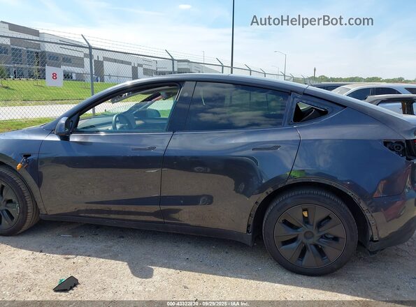 7SAYGDED6SA359486 2025 TESLA MODEL Y Gray Rear interior view