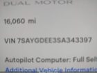 2025 Tesla Model Y Long Range Dual Motor All-wheel Drive White vin: 7SAYGDEE3SA343397