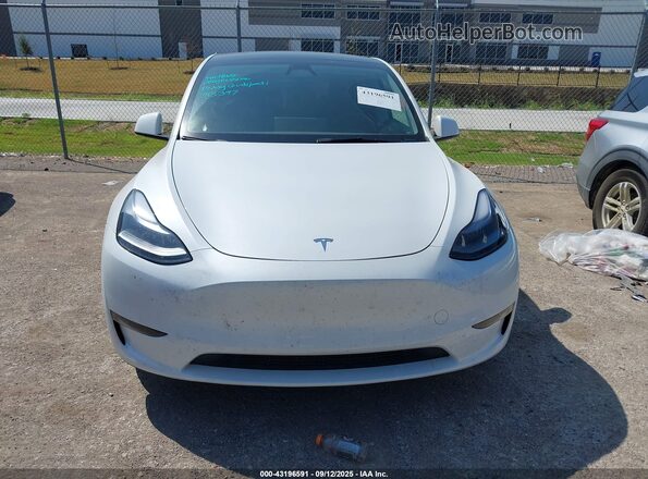 7SAYGDEE3SA343397 2025 TESLA MODEL Y White Սարքավորումների վահանակի տեսք