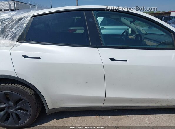 7SAYGDEE3SA343397 2025 TESLA MODEL Y White Սալոնի հետևի տեսք