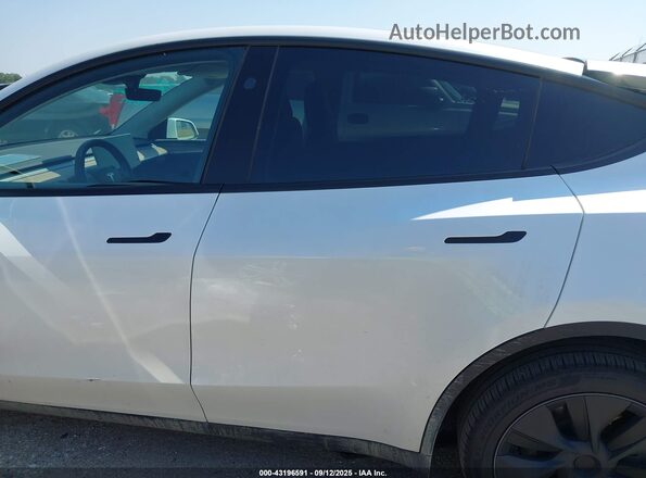 7SAYGDEE3SA343397 2025 TESLA MODEL Y White Սալոնի 360 աստիճան տեսք