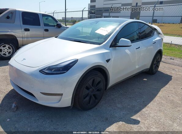 7SAYGDEE3SA343397 2025 TESLA MODEL Y White Առջևի ձախ երեք քառորդ տեսարան