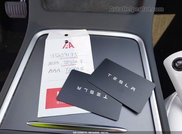 7SAYGDEE6PA093872 2023 TESLA MODEL Y White წინა პანელის ხედი