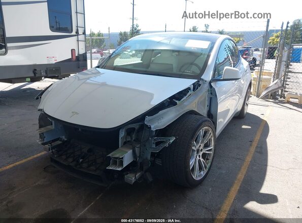 7SAYGDEE6PF713090 2023 TESLA MODEL Y Белый Вид спереди