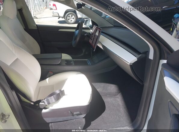 7SAYGDEE6PF713090 2023 TESLA MODEL Y Белый Вид салона спереди