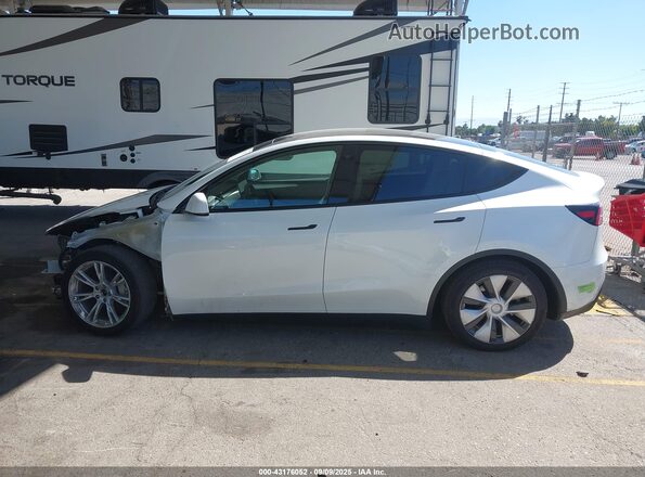 7SAYGDEE6PF713090 2023 TESLA MODEL Y Белый Панорамный вид салона 360°