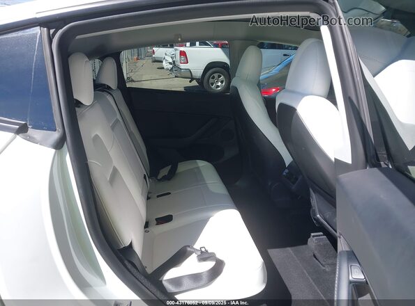 7SAYGDEE6PF713090 2023 TESLA MODEL Y Белый Вид наклейки с VIN-кодом