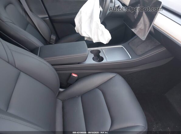 7SAYGDEE7SA346643 2025 TESLA MODEL Y Gray Vista interior delantera
