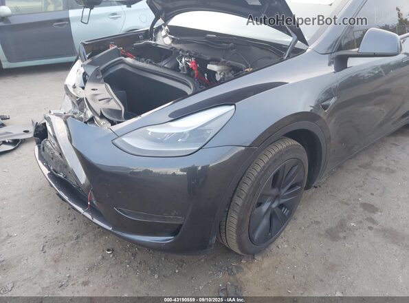 7SAYGDEE7SA346643 2025 TESLA MODEL Y Gray Vista frontal