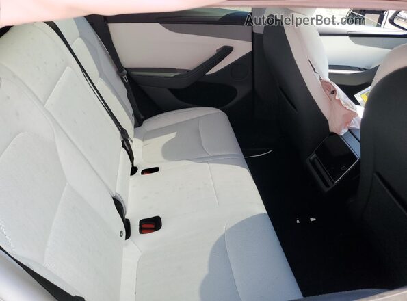 7SAYGDEE7TF348543 2026 TESLA MODEL White Հետևի նստատեղերի տեսք