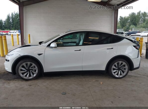 7SAYGDEEXTF346625 2026 TESLA MODEL Y Белый Панорамный вид салона 360°