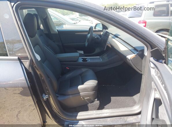 7SAYGDEF7SA371602 2025 TESLA MODEL Y Black წინა სალონის ხედი