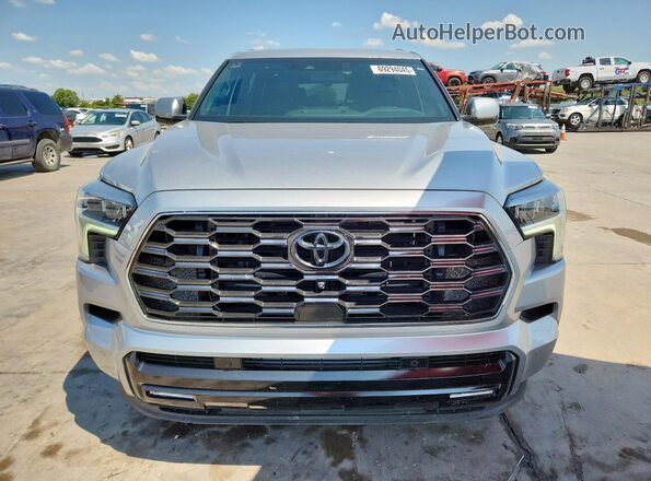7SVAAABA1SX056784 2025 TOYOTA SEQUOIA Silver Widok z przodu