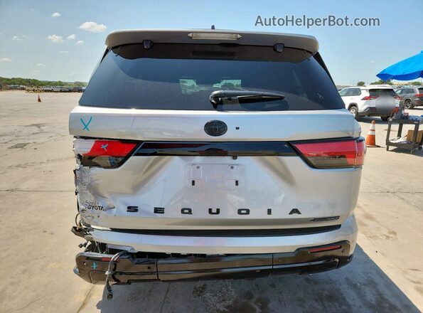 7SVAAABA1SX056784 2025 TOYOTA SEQUOIA Silver Widok z tyłu